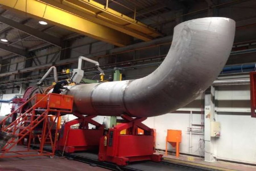 Pipe welding automation system in operation